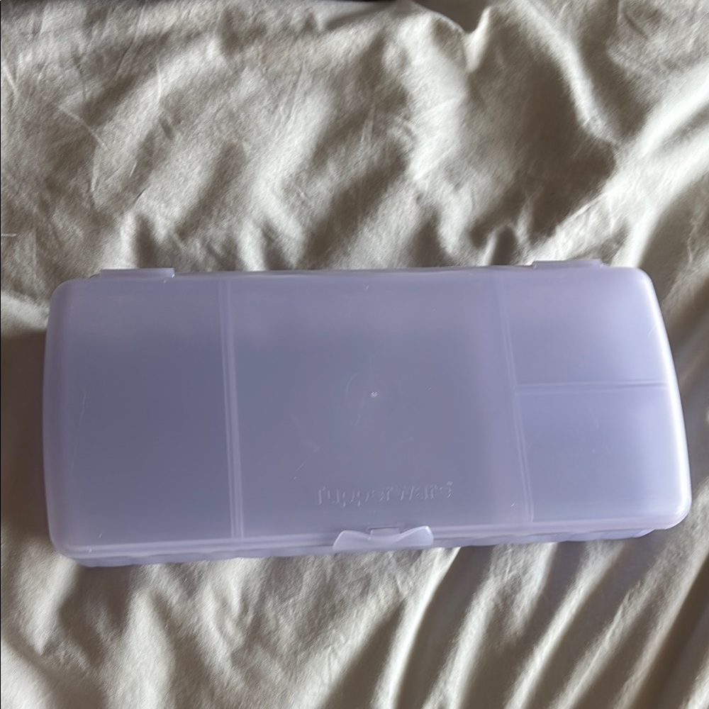 Tupperware snack/lunch box